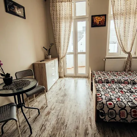 Hostel Centrum Kolejowa 15 *