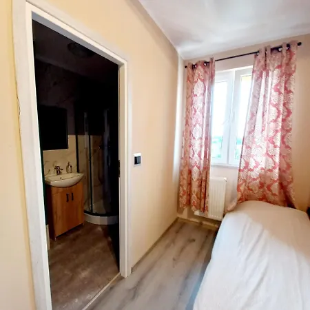 Hostel Centrum Kolejowa 15 *