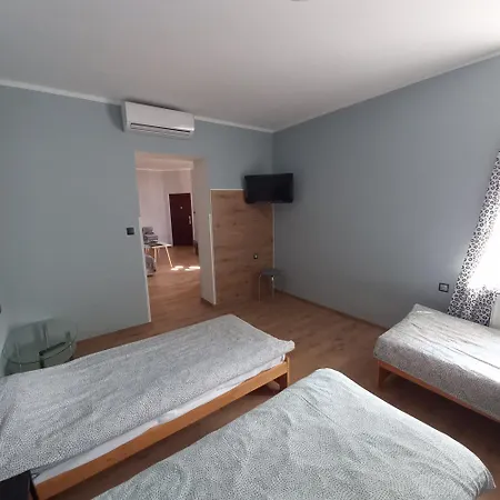 Hostel Centrum Kolejowa 15 *