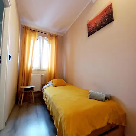 Centrum Kolejowa 15 *