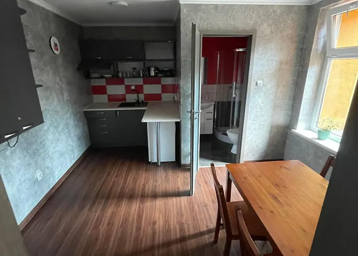 Centrum Kolejowa 15 *